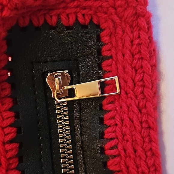 Hand Crafted Hand Knit Crochet Red Cosmetic Bag Pencil Case handmade Grannycore - Picture 17 of 17